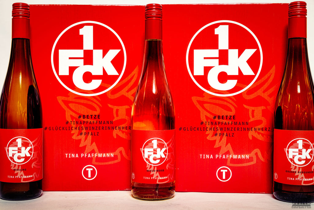 1. FC Kaiserslautern Wein von Tina Pfaffmann aus der Pfalz - drei Flashen Betze Wein mit Kartons und rotem Teufel