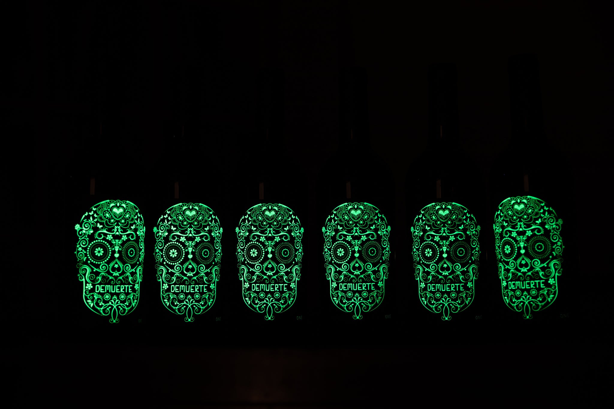 Winery On Spanien Demuerte One Totenkopfwein leuchtet im Dunkeln swagwine