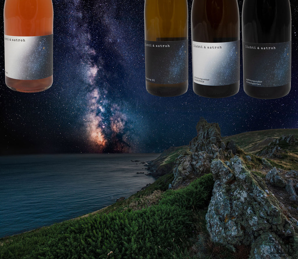 Lichti und Astroh Herxheim Pfalz Weinflaschen hängen vom Himmel mit Milchstraße