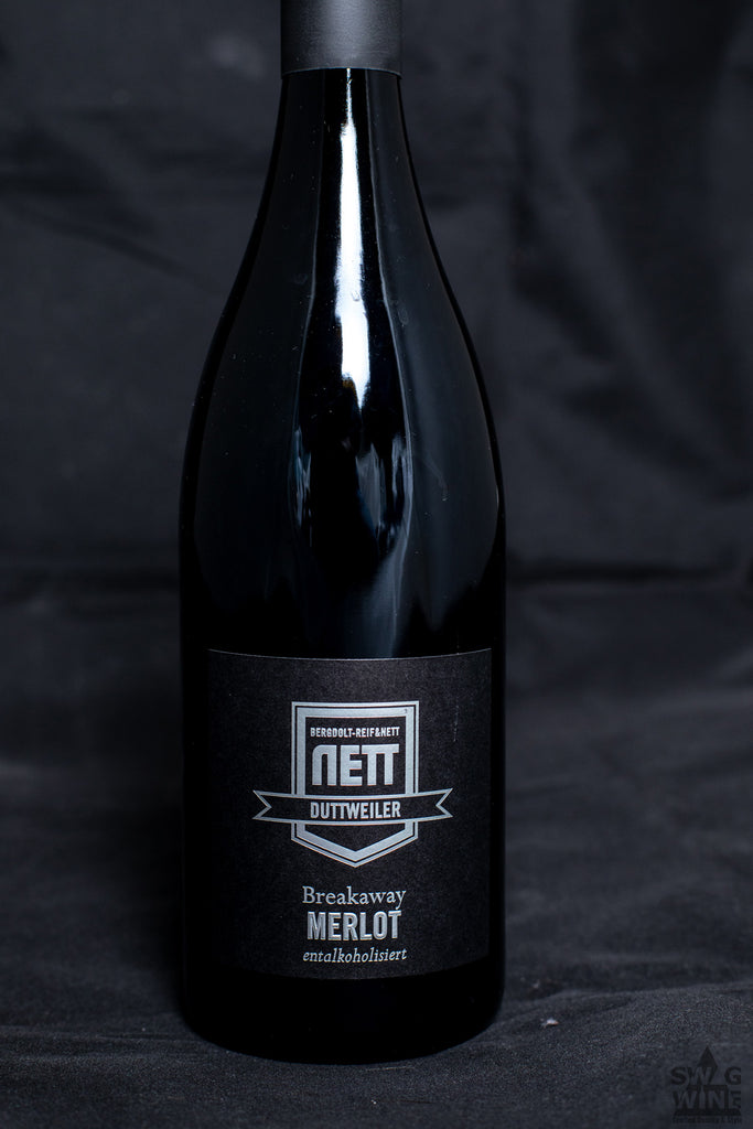 Merlot Breakaway - alkoholfreier Rotwein von Bergdolt-Reif und Nett aus der Pfalz in einer eleganten Flasche in schwarz