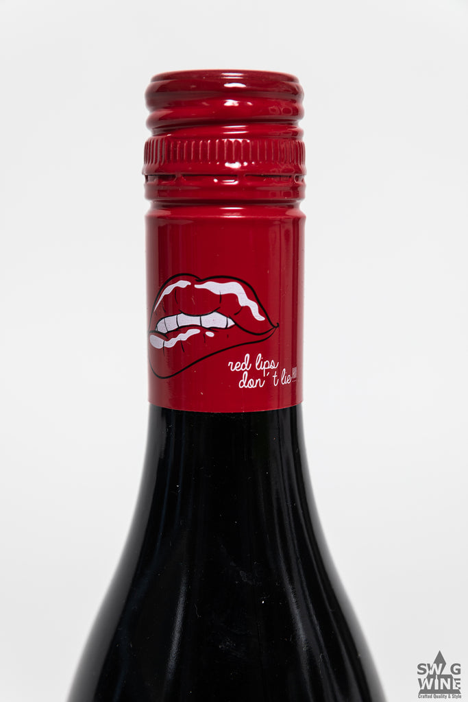 Red Lips dont lie Rotwein von Philipp Kuhn - Pfalz - Kapsel der Flasche mit roten Lippen und Schriftzug
