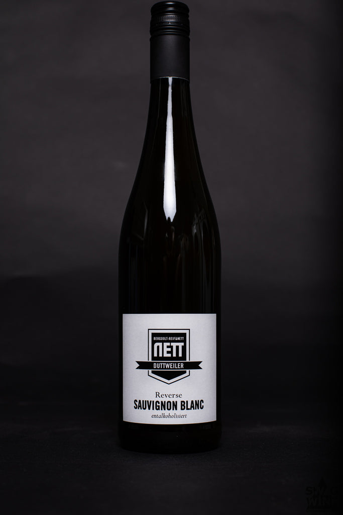 Alkoholfreier Weißwein Sauvignon Blanc Reverse von Bergdolt-Reif und Nett aus der Pfalz - elegante Flasche
