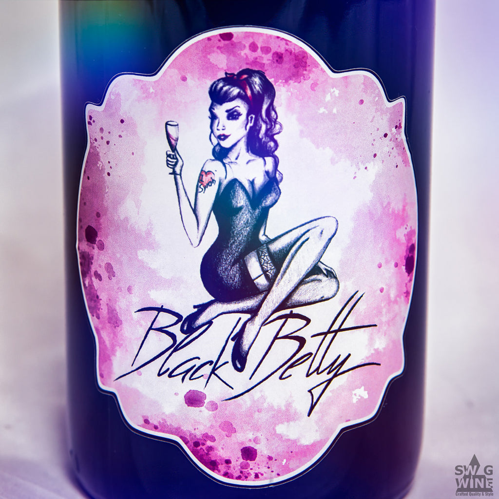 Roter Sekt Black Betty aus Syrah - Etikett mit comic Pin Up Girl