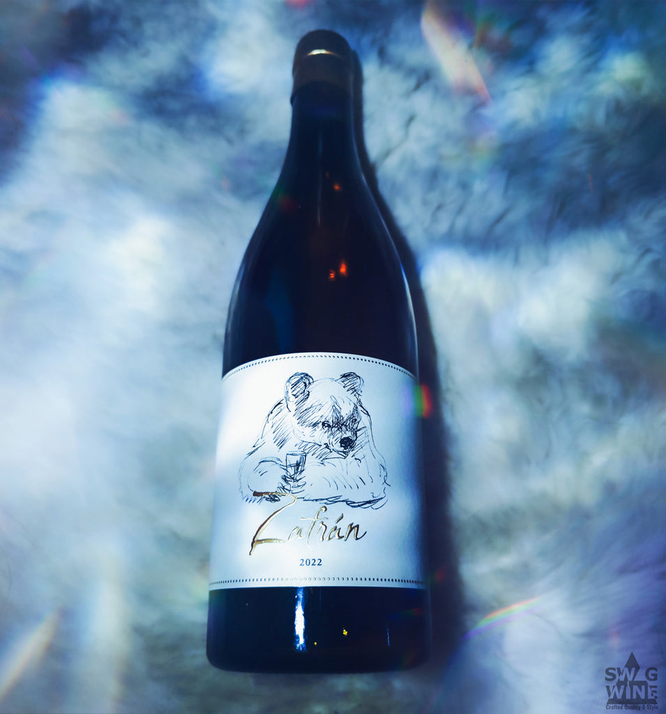 Viognier Zafran Weißwein von Oliver Zeter aus der Pfalz - Flasche vor Wolkenmuster