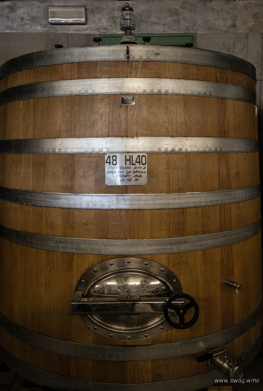 Weinkeller Weinfässer großes Holzfass Enzo Boglieti Piemont Barolo Swagwine
