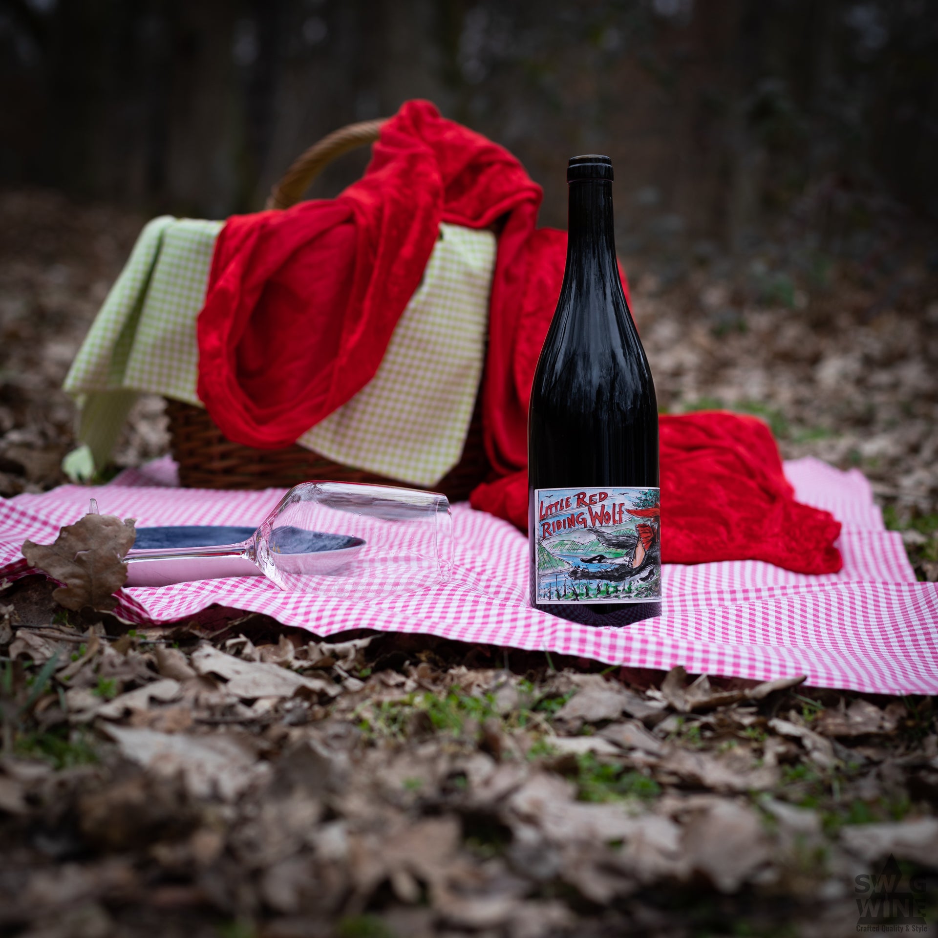 Swagwine Little Red Riding Wolf Rotkäppchen Staffelter Hof Wald Beeren Aroma Das Auge trinkt mit wood forest wandern 
