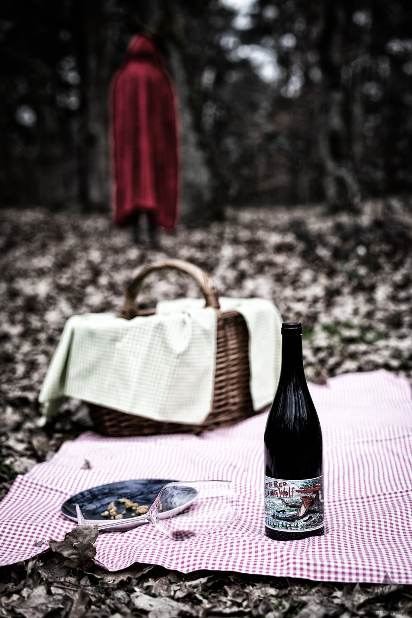 Swagwine Little Red Riding Wolf Rotkäppchen Staffelter Hof Wald Beeren Aroma Das Auge trinkt mit wood forest wandern 