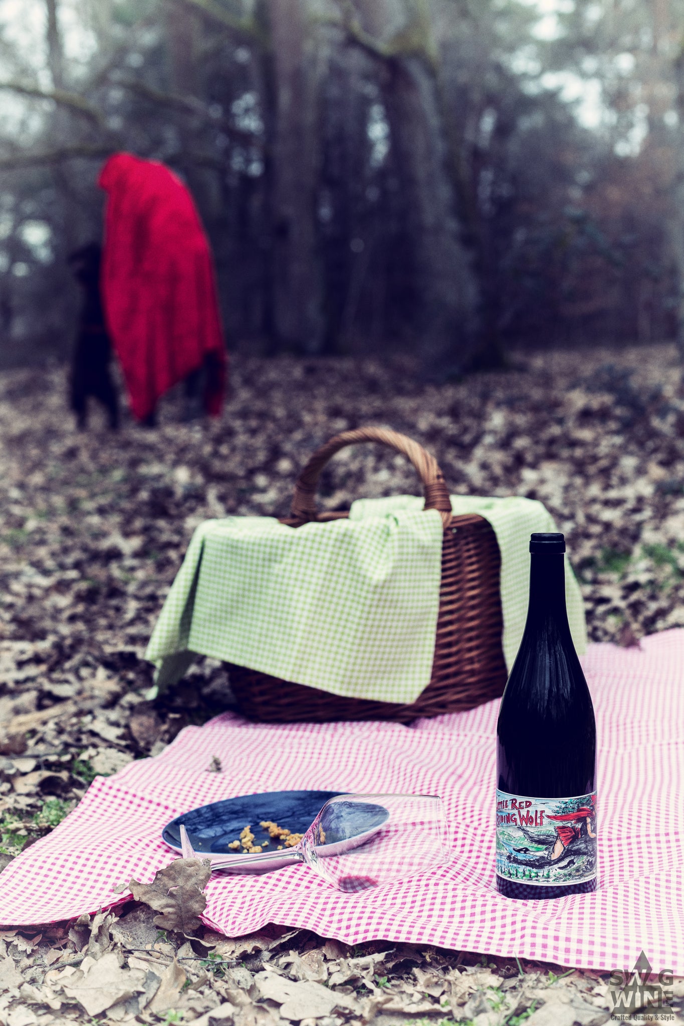 Swagwine Little Red Riding Wolf Rotkäppchen Staffelter Hof Wald Beeren Aroma Das Auge trinkt mit wood forest wandern 