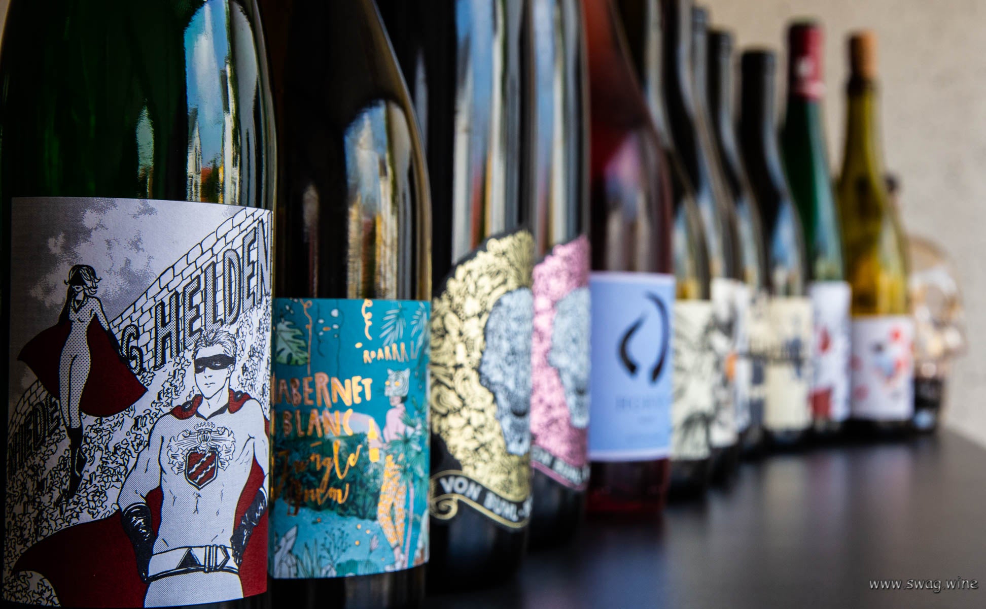 Paket Get into the Swag Weinpaket Swagwine Geschenk Überraschung Überraschungspaket