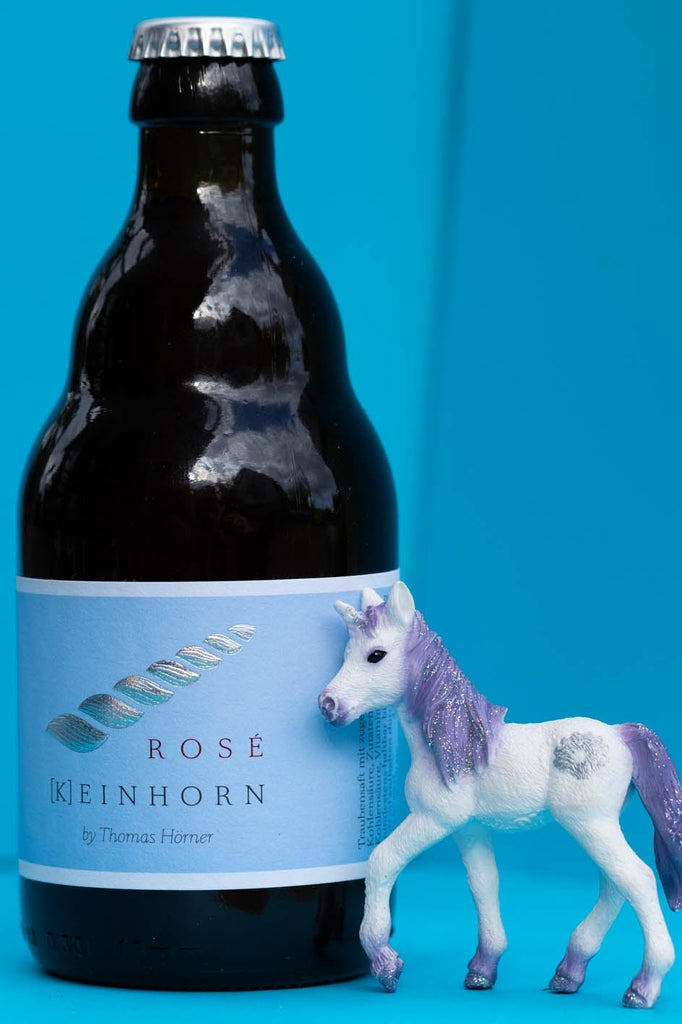 (K)Einhorn alkoholfreier Rose Traubensaft mit Kohlensäure 0,33 L Flasche mit Spielzeug Einhorn