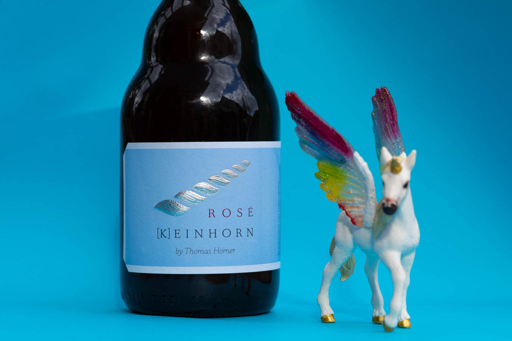(K)Einhorn alkoholfreier Traubensaft Flasche mit Spielzeug Pegasus mit bunten Flügeln